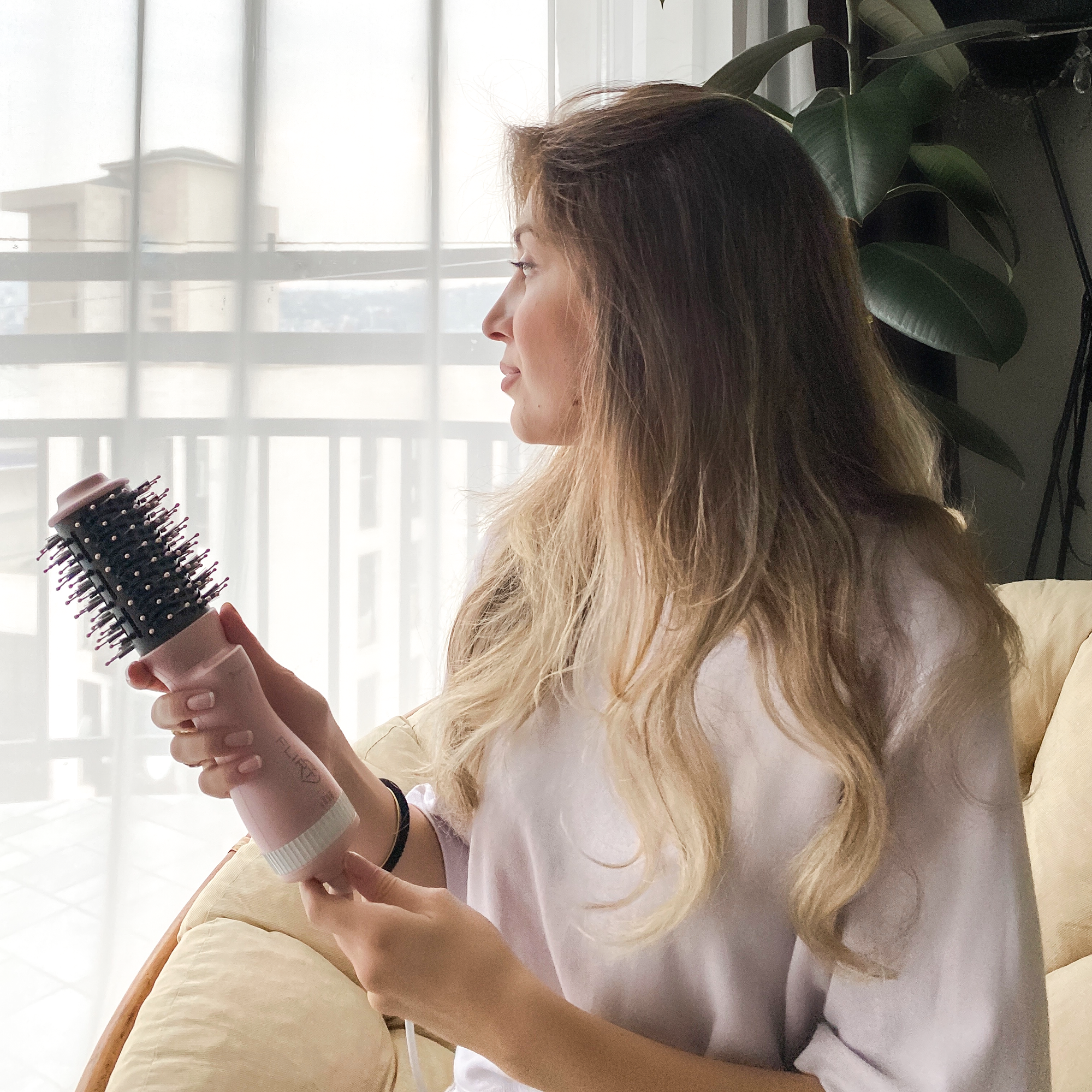 Flirt Envy Blowout Brush 2